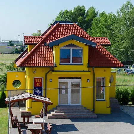 Hotel Rozsa Csarda Bungalow & Caravan Park Hegyeshalom Exterior photo