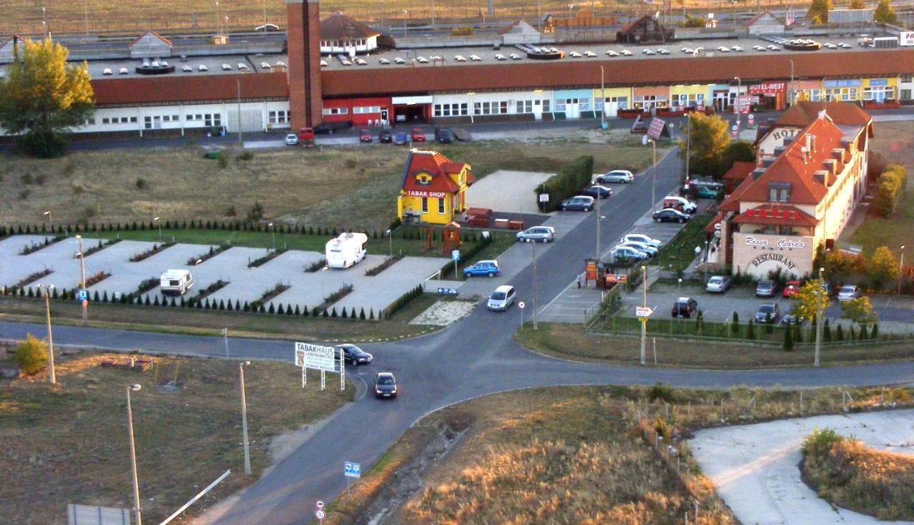 Rozsa Csarda & *